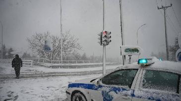 Intensas nevadas paralizan carreteras de Grecia y Turquía