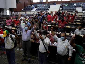 Se instalan dos legislaturas en Honduras