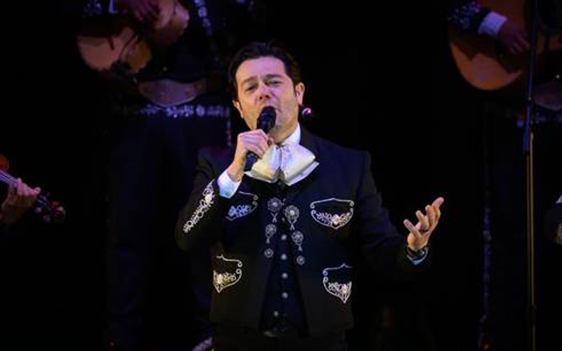 Arturo Chacón-Cruz rinde homenaje a José Alfredo Jiménez en el Festival Internacional Cervantino