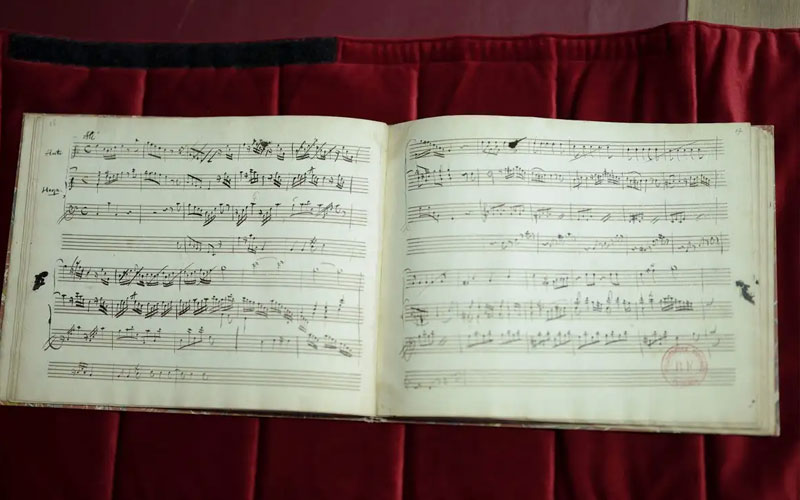 Hallan en París un cuaderno inédito de composición escrito por Mozart