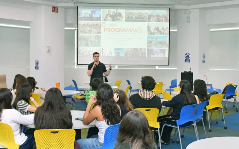 AMDE lleva oportunidades de emprendimiento a jóvenes