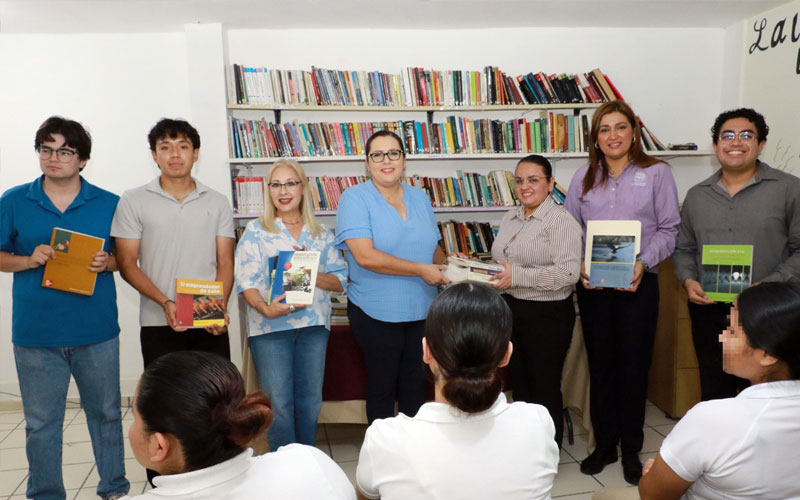 Donan libros de Unison para fortalecer biblioteca de Itama Femenil