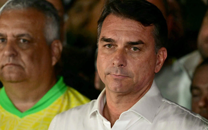 Flávio Bolsonaro sale de Brasil tras su derrota electoral y viaja a Estados Unidos