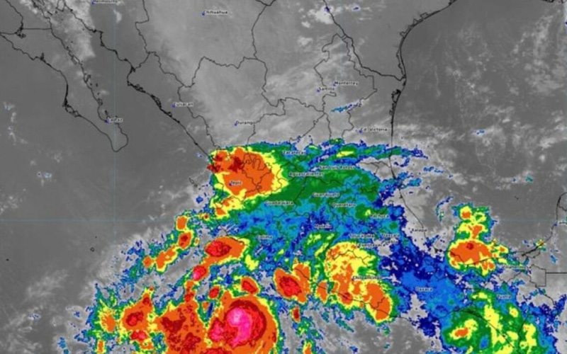 Huracán Simon se acerca a Jalisco y Colima; alertan por posible impacto de categoría mayor