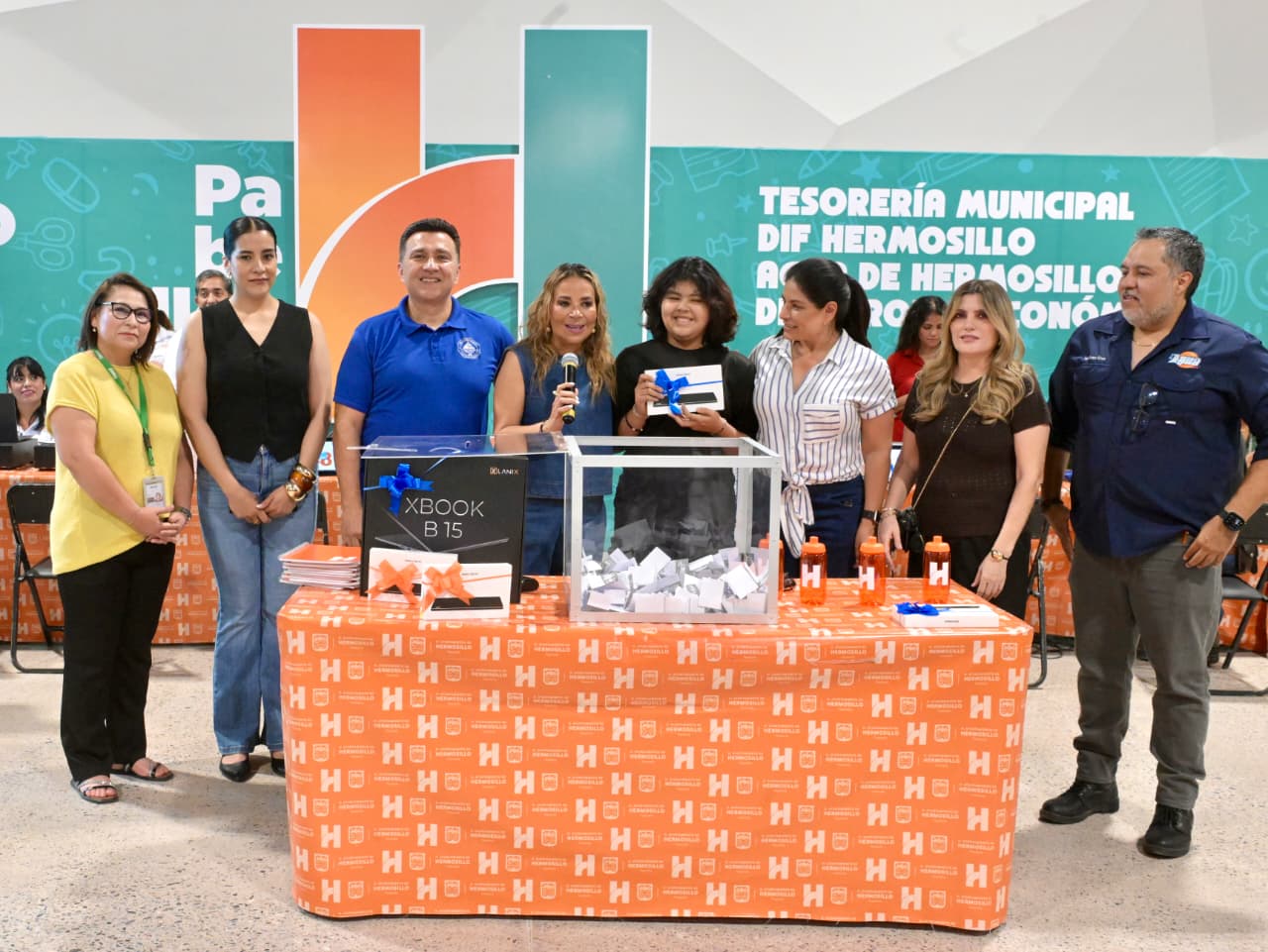 Hermosillo apoya economía escolar familiar