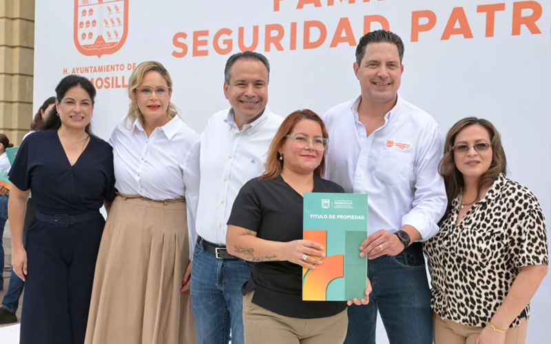 Entrega Toño Astiazarán 50 escrituras y suma 862 títulos de propiedad