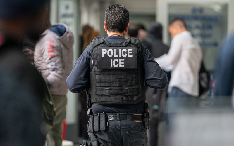 ICE supera las 2 mil detenciones de migrantes en un solo día por orden de Trump