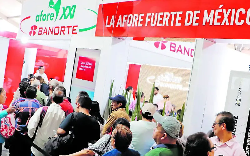 Afore destinan más de la mitad del ahorro para el retiro a financiar deuda del gobierno