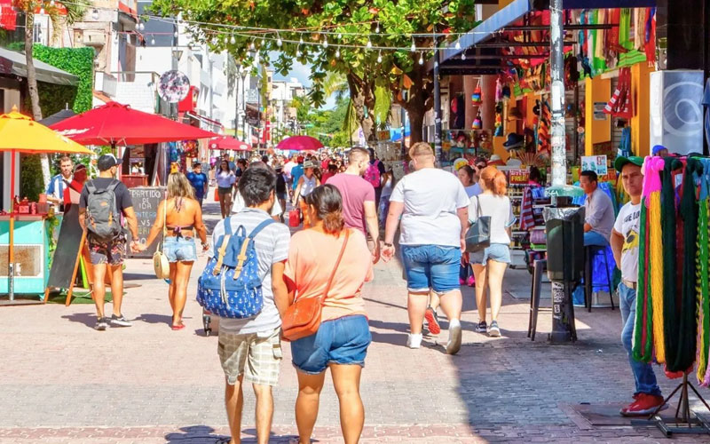 Turismo internacional en México cae 6.6% en agosto, pese al aumento del gasto