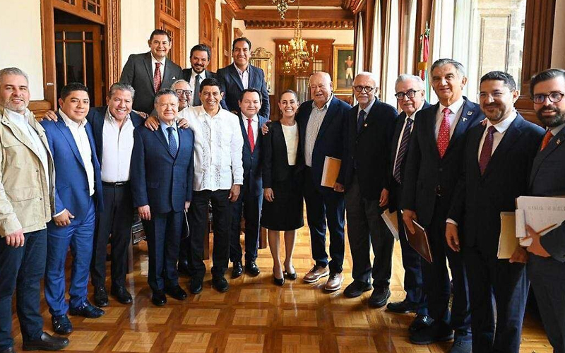 Sheinbaum se reúne con gobernadores para evaluar avances del IMSS Bienestar
