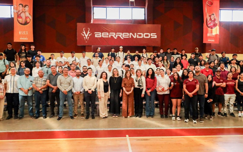 UES entrega uniformes y material deportivo a estudiantes de Hermosillo
