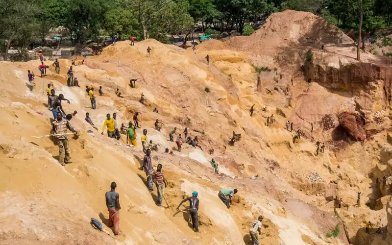 Deslizamiento en mina de oro ilegal deja al menos 100 muertos en República Centroafricana
