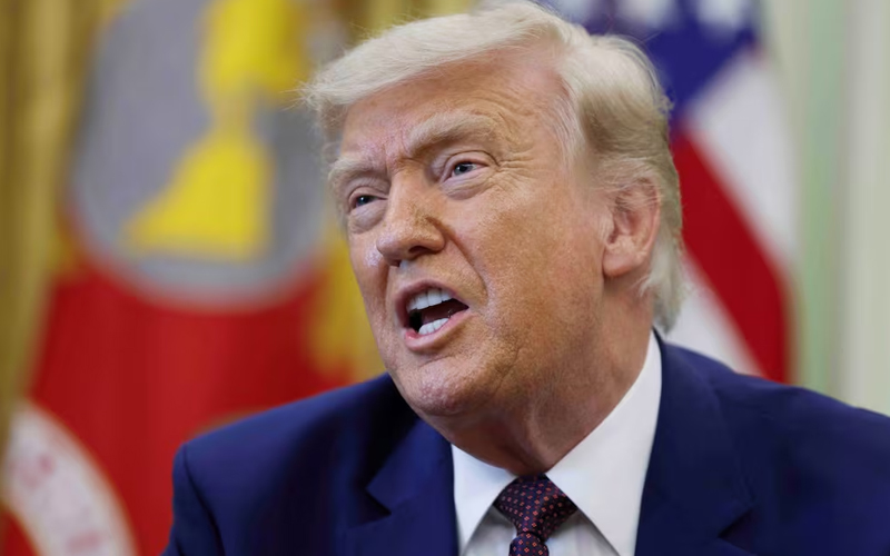 Trump advierte que Estados Unidos golpeará muy duro a Irán