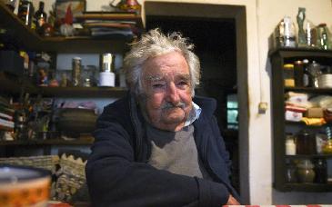 José Mujica anuncia que padece cáncer de esófago