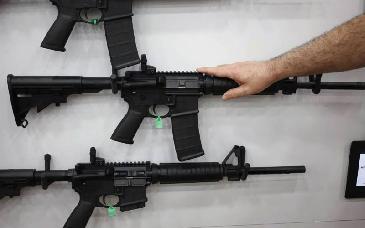 Policía de Carolina del Norte dará fusiles AR-15 a escuelas