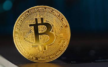 Fallaron predicciones de bitcoin: hoy cotizaría en USD 72.000 sin la crisis económica